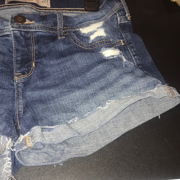 Hollister Short-short - Picture 2 of 2